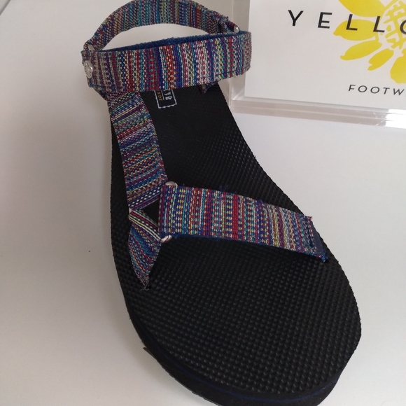 New Yellow Box sandals - Picture 2 of 2